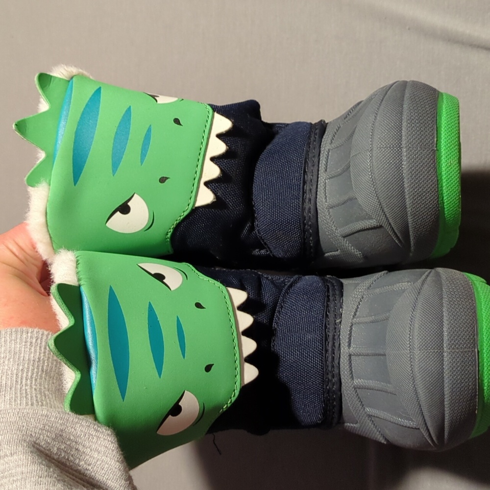 Cat & Jack 8T Snow Boots